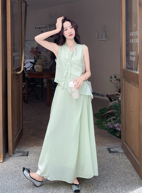 绿色森系减龄气质穿搭女2026新款不规则V领背心半身裙两件套夏日