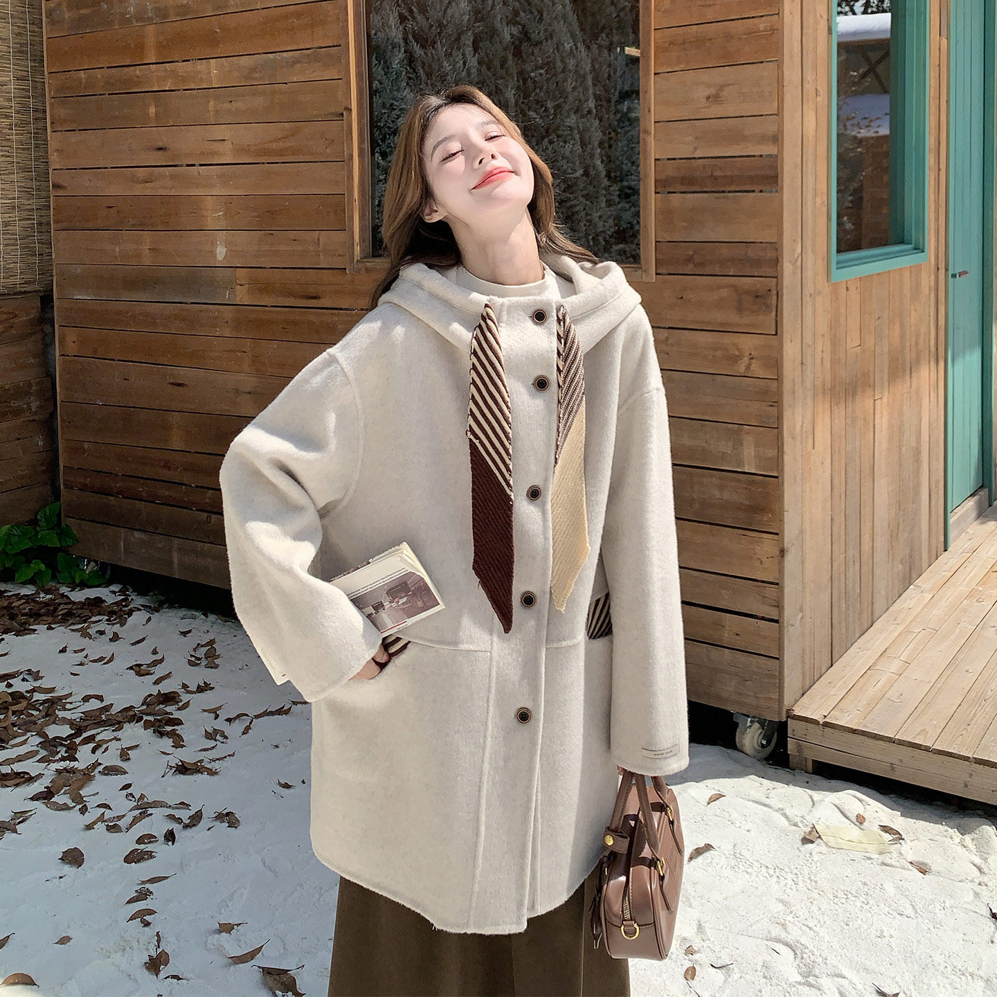 冬季休闲学院风穿搭连帽外套女2026冬季新款撞色条纹飘带羊毛大衣