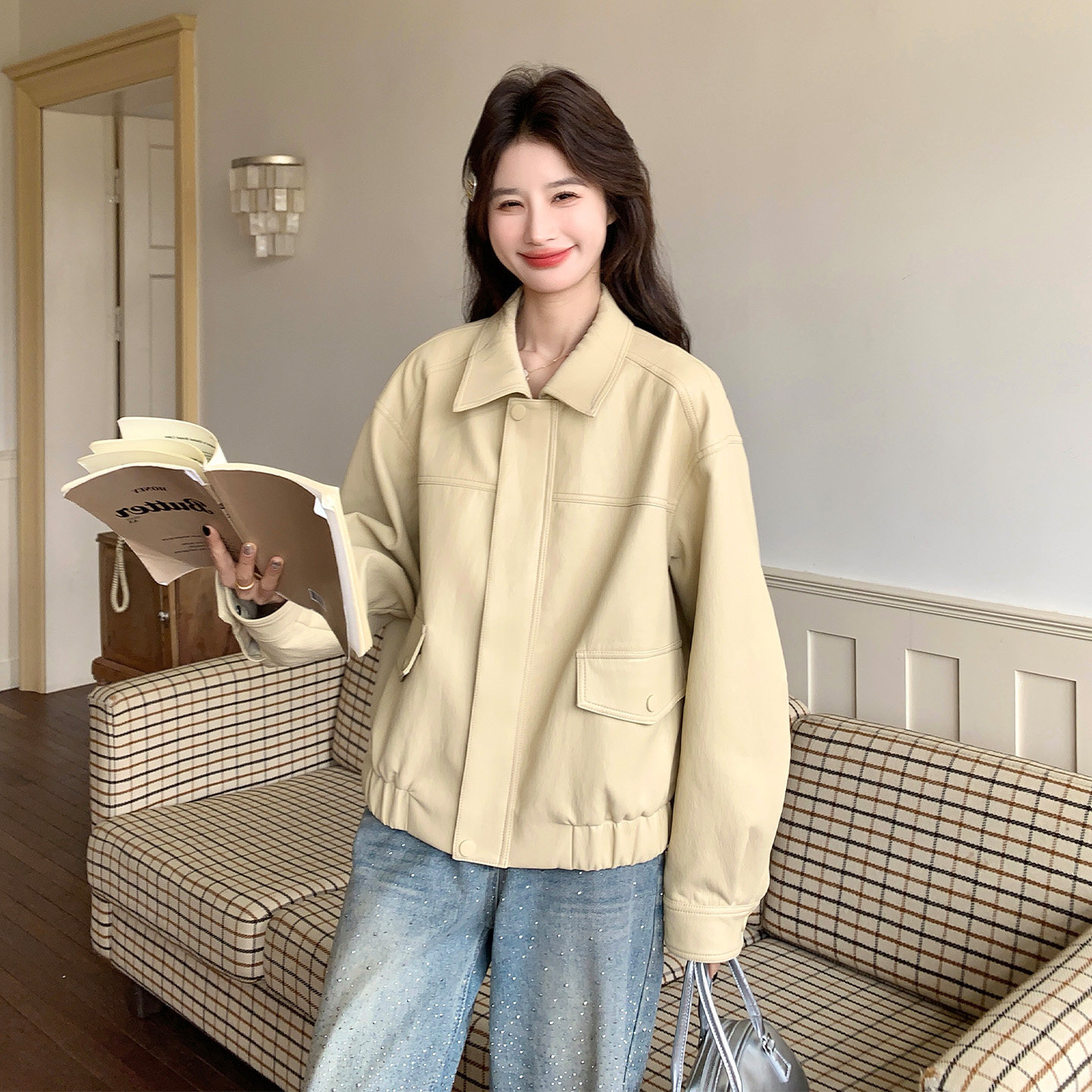 休闲风翻领短款外套女秋季设计