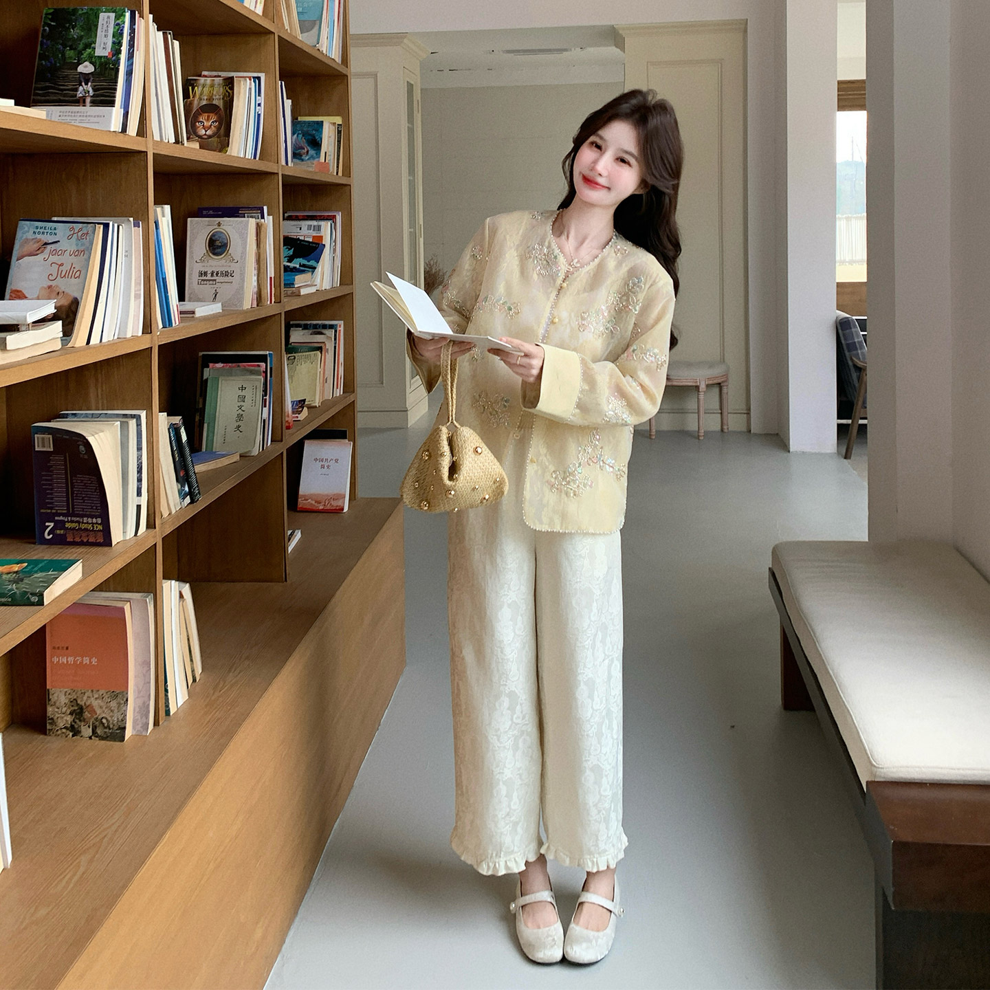 新中式绝美轻奢高级感套装女2026新款国风刺绣上衣阔腿裤两件套秋图片