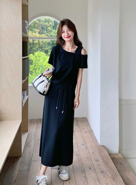 黑色甜辣运动风套装女2026初夏新款韩系休闲露肩上衣半身裙两件套