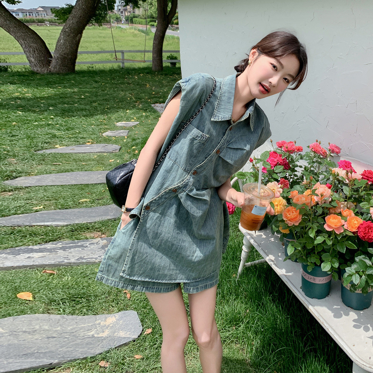 蓝色设计感酷飒风牛仔套装女2026夏季新款休闲压褶衬衫短裤两件套