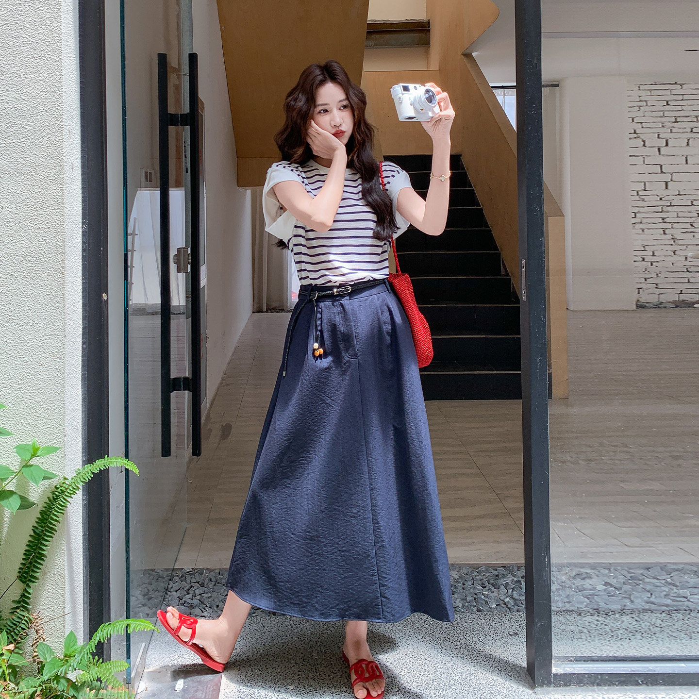 藏青色学院知性风减龄穿搭女2026新款拼色条纹T恤半身裙两件套夏