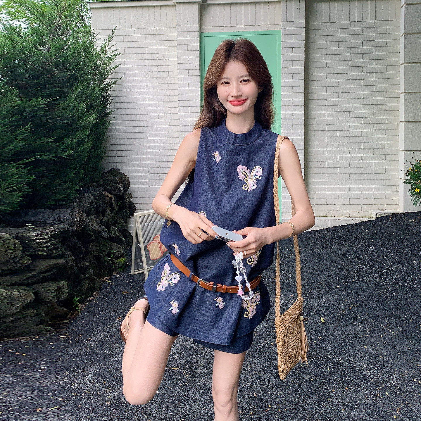 深蓝色酷飒风小个子蝴蝶刺绣套装女2026新款牛仔背心短裤两件套夏