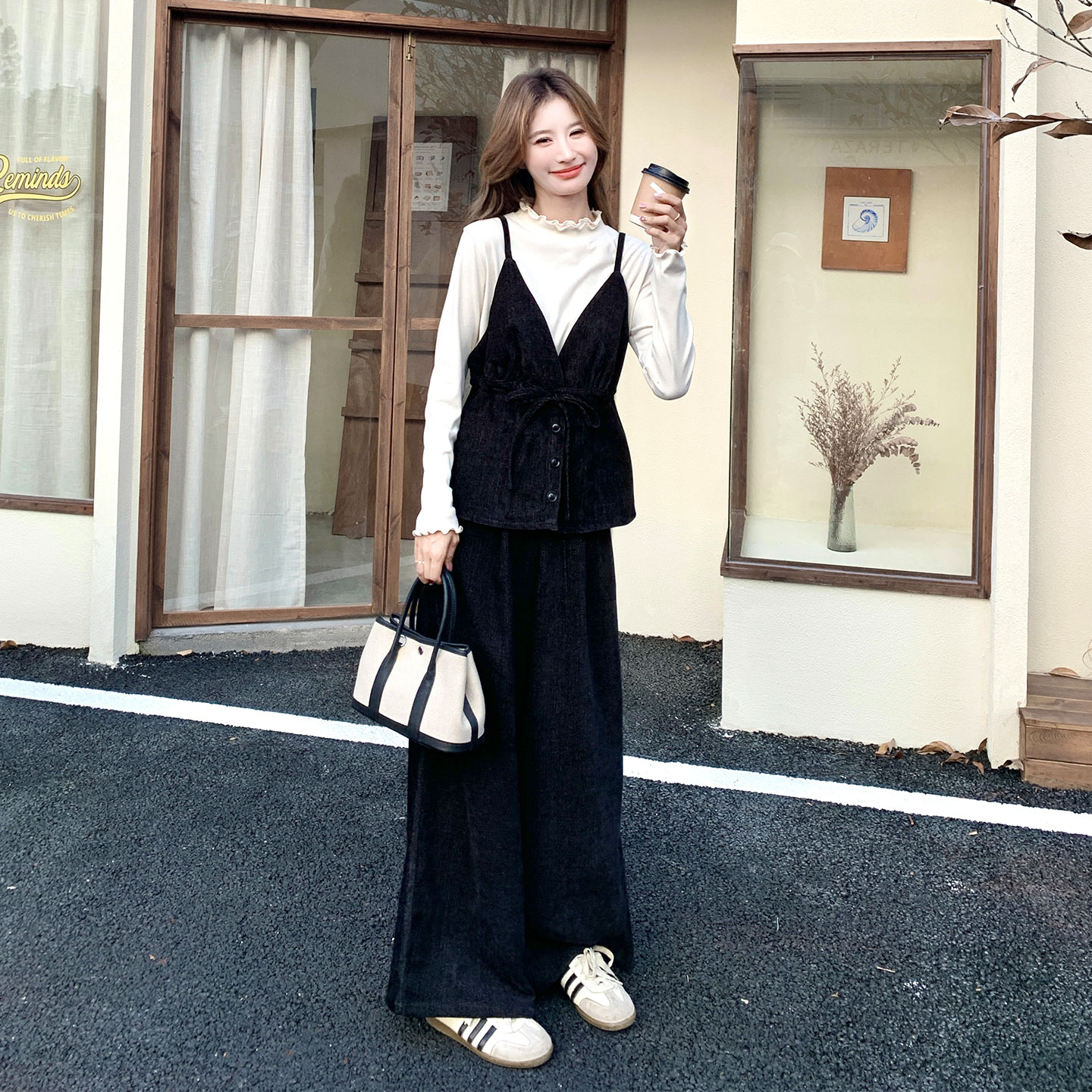 早秋轻熟优雅气质三件套女2026新款V领吊带马甲打底衫阔腿裤套装