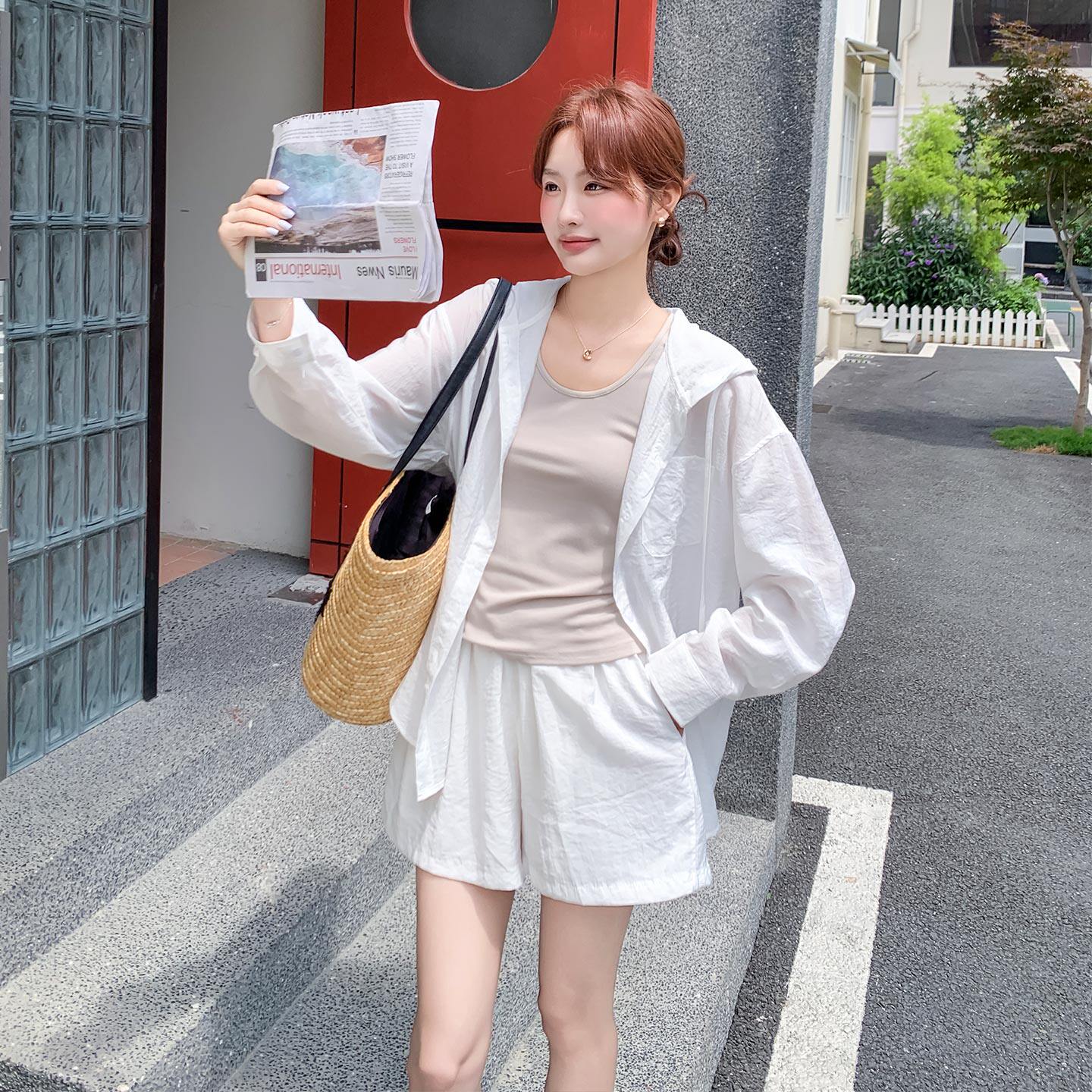 白色韩版休闲简约防晒套装女2026夏季新款连帽长袖上衣短裤两件套