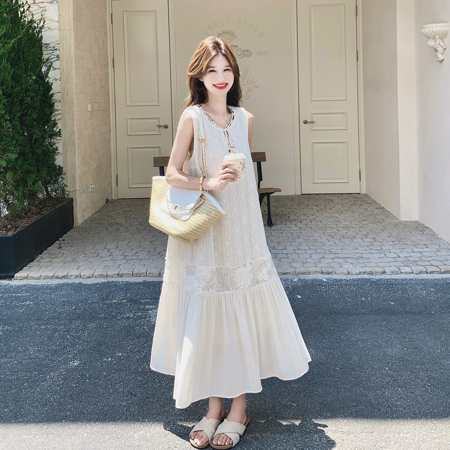 法式名媛气质轻奢风镂空蕾丝拼接连衣裙女2026新款夏日绝美背心裙