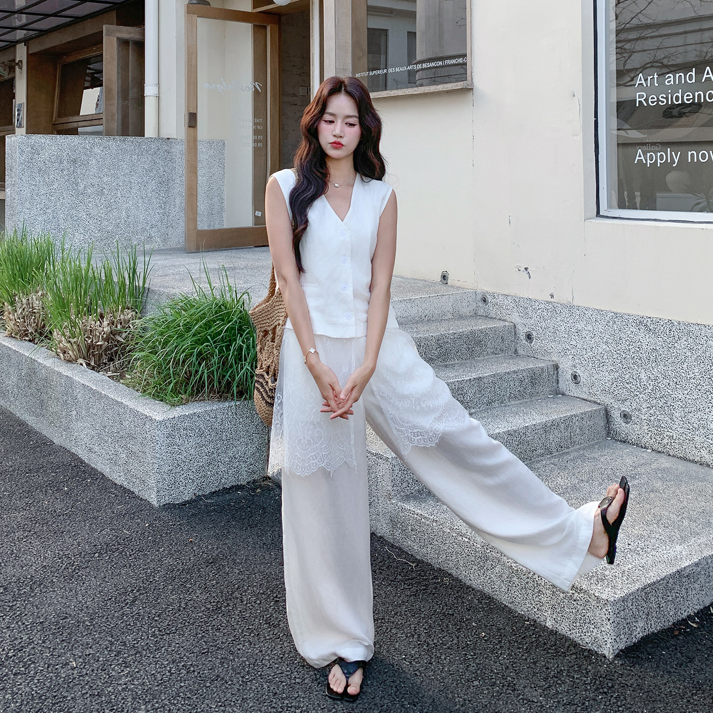白色高端独特老钱风套装女2026夏季新款蕾丝拼接马甲阔腿裤两件套