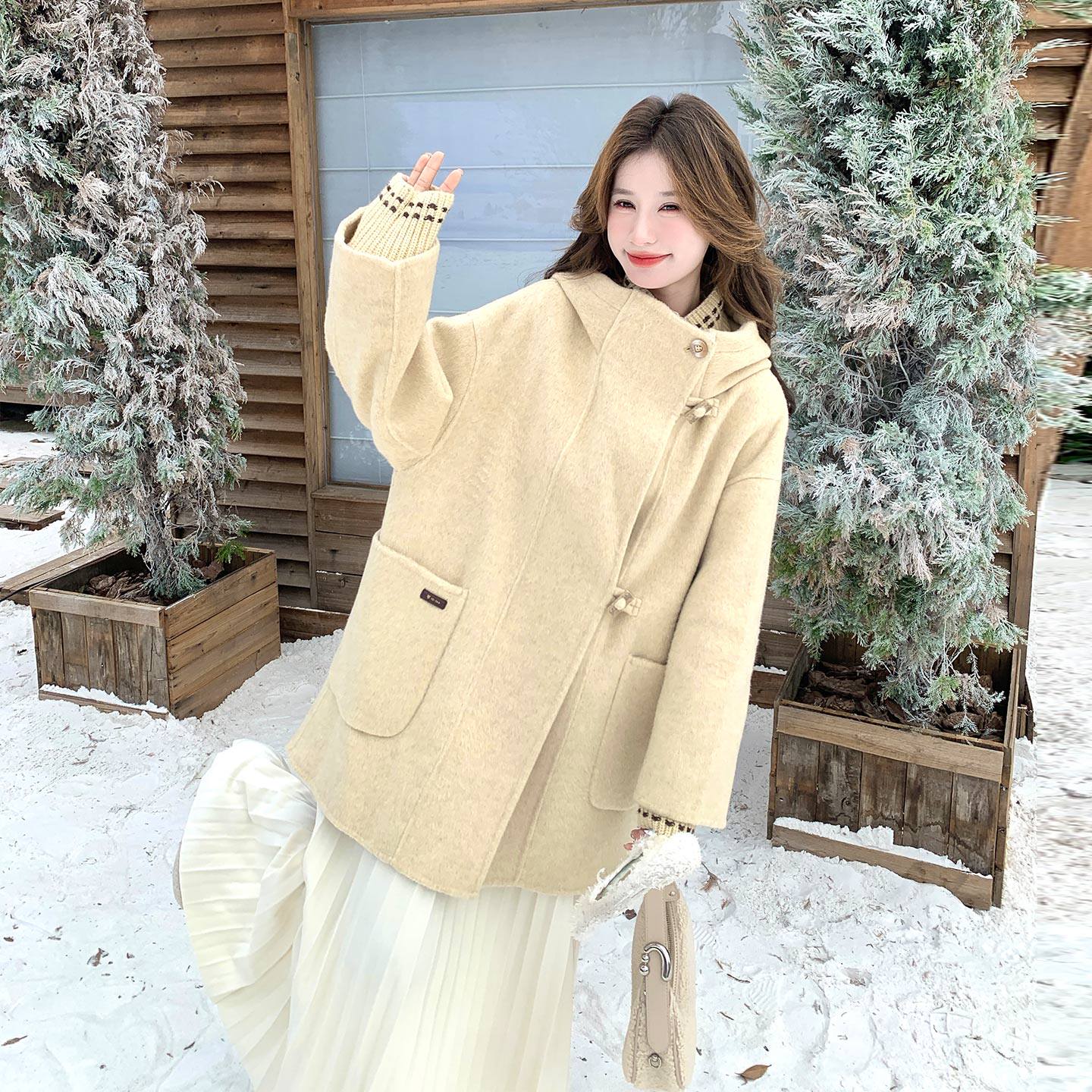 奶黄色减龄少女感针织拼接连帽外套2026冬日时髦高级感双面呢大衣