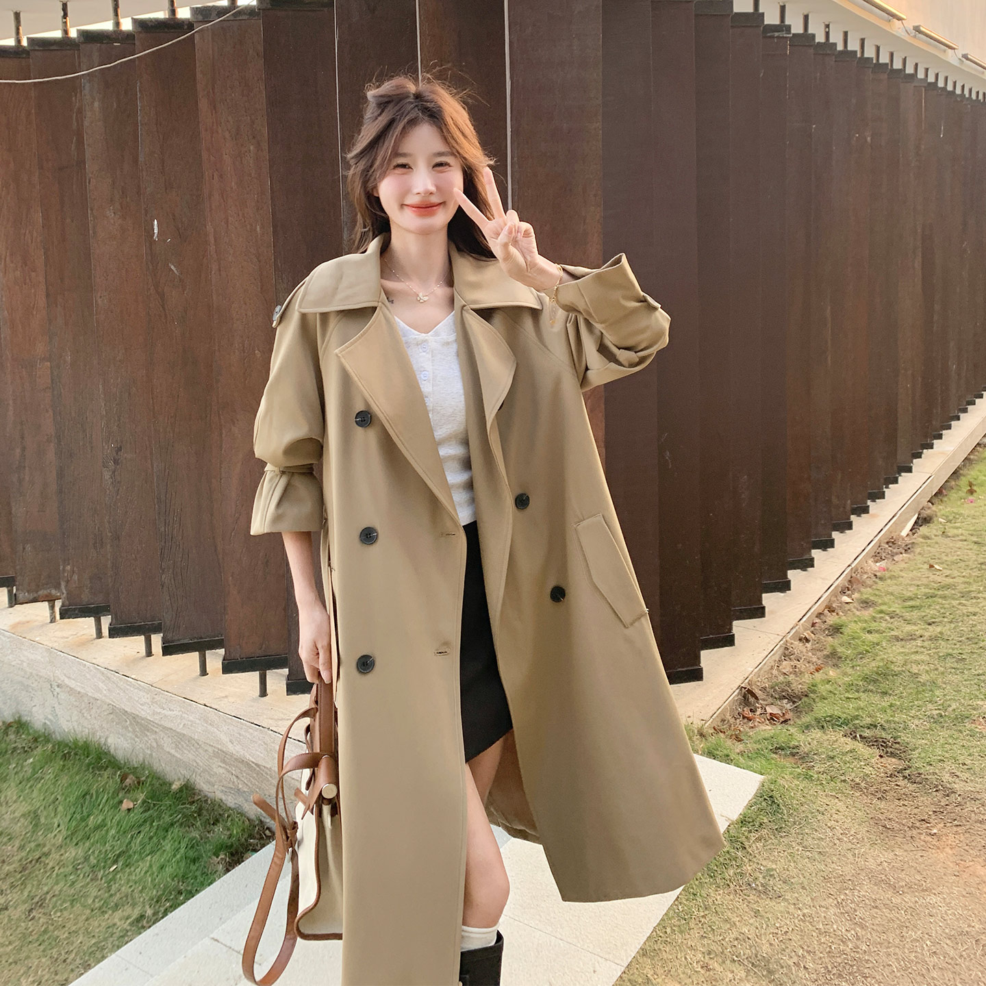 小众流行爆款复古英伦风外套女2026秋新款时尚高级感收腰翻领风衣