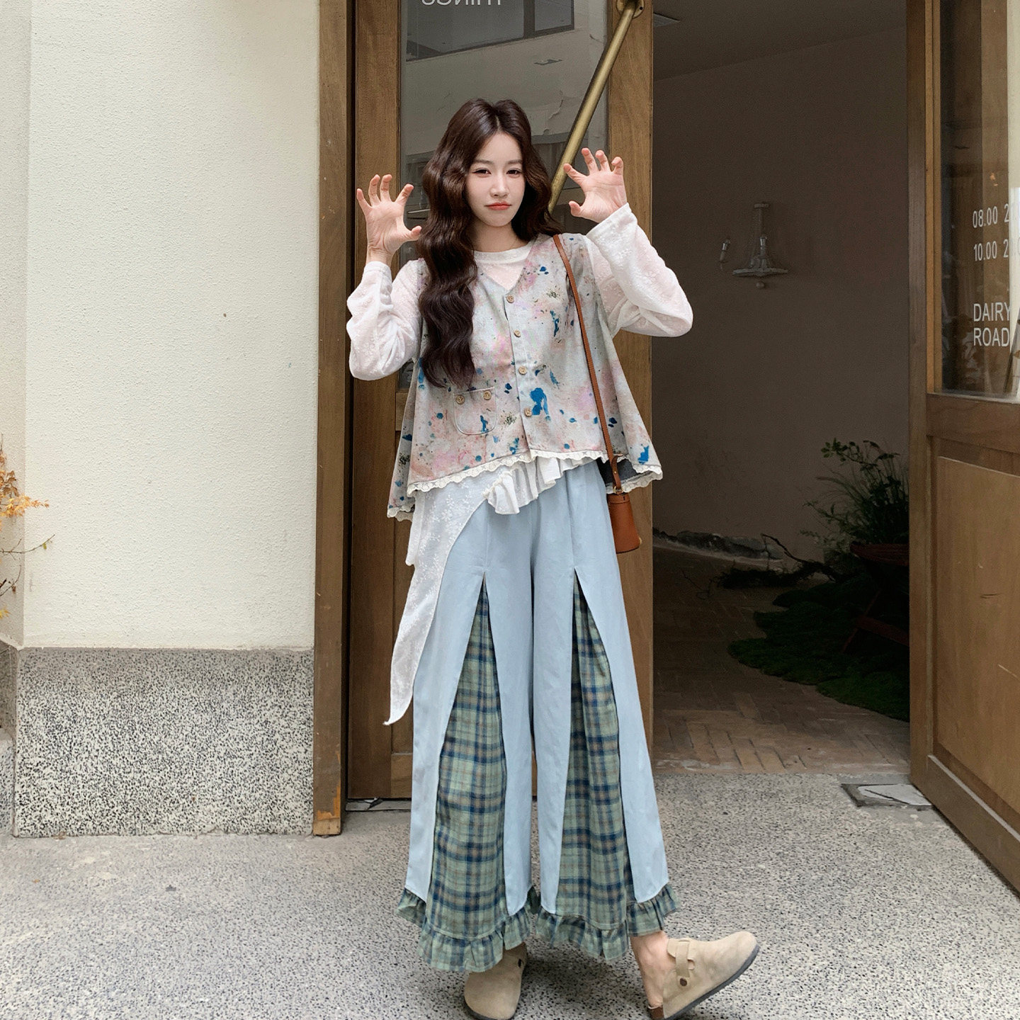 2026超火减龄套装女春新款撞色马甲花边内搭格纹拼接阔腿裤三件套