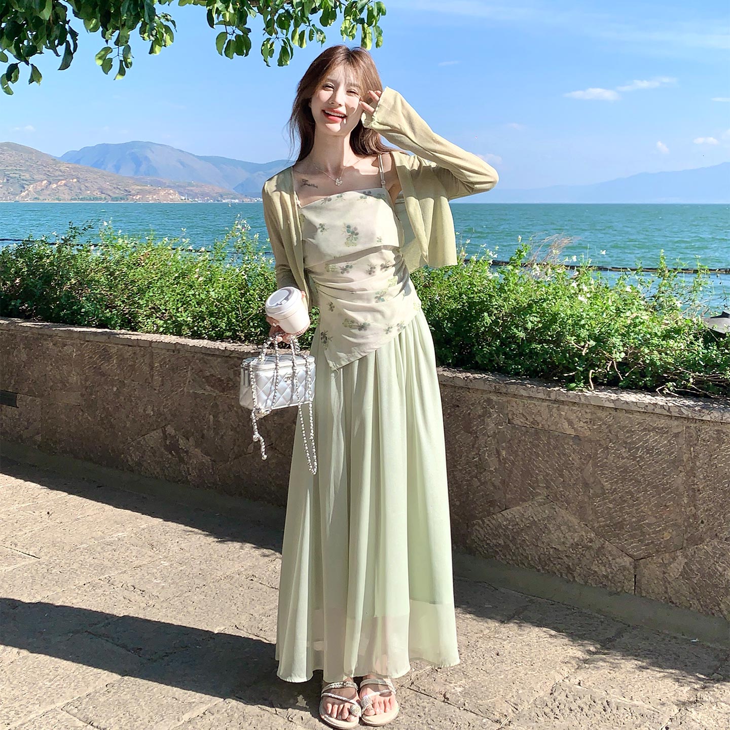 森系初恋女神穿搭套装夏日防晒开衫碎花吊带半身裙三件套2026新款