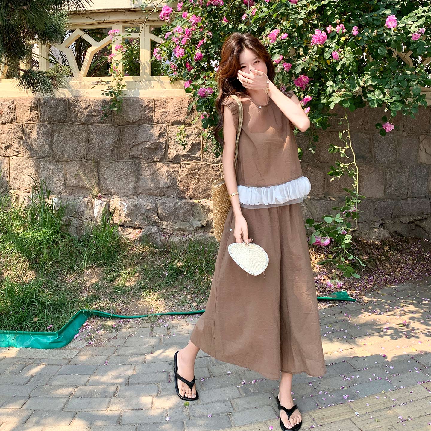 棕色法式气质款套装女2026夏新款撞色立体花边背心阔腿裙裤两件套