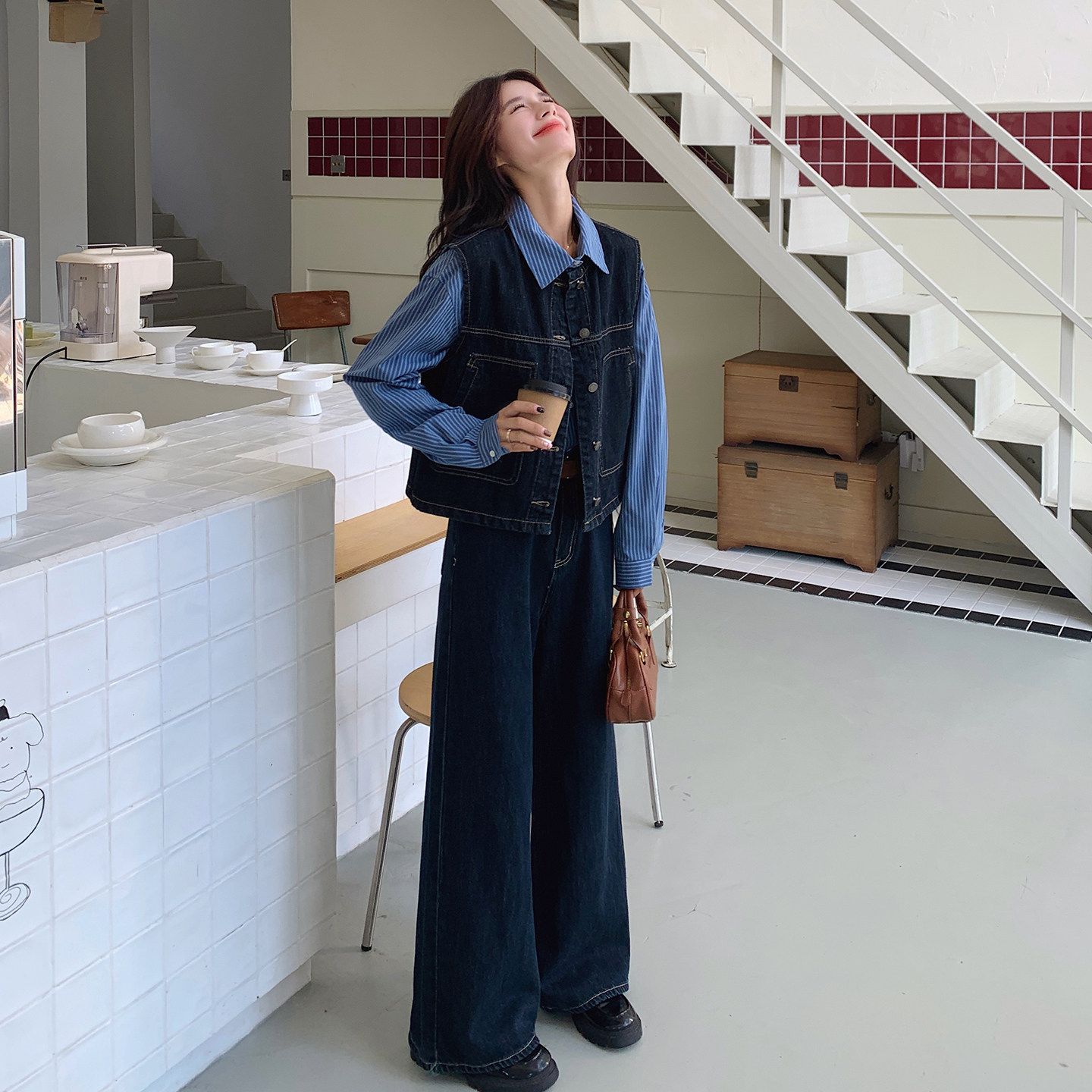 蓝色韩系早春穿搭牛仔马甲套装女2026新款条纹衬衫阔腿裤三件套