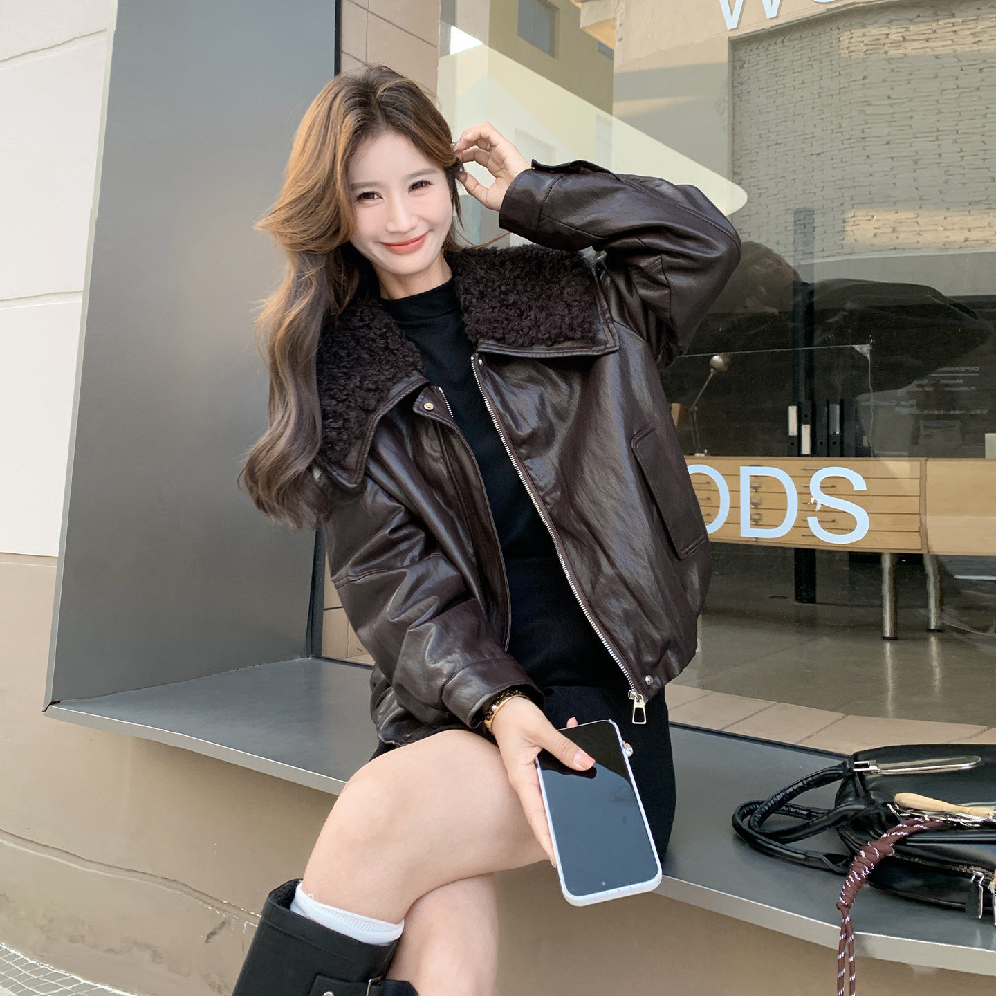 翻领皮衣外套女加绒羊羔毛短款