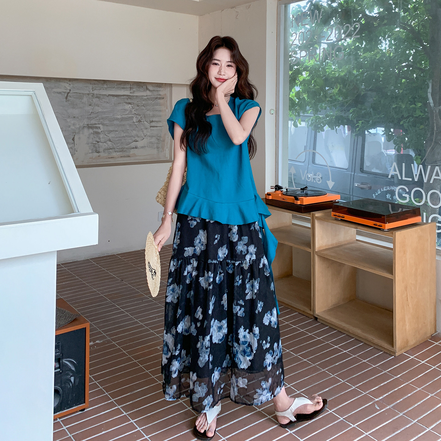 蓝色轻奢优雅风旅游套装女2026新款设计感上衣印花半身裙两件套夏