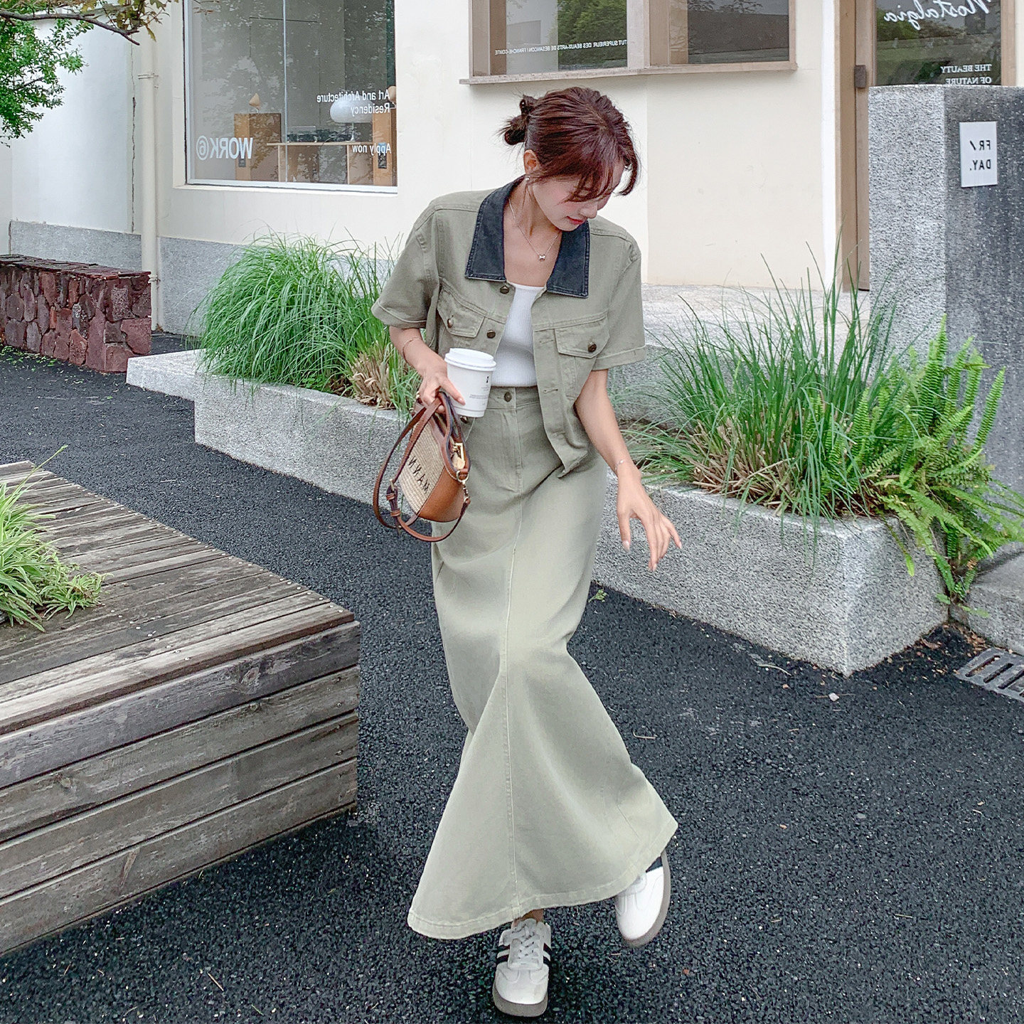 港风复古气质高级感牛仔套装夏2026新款拼色翻领上衣半身裙两件套