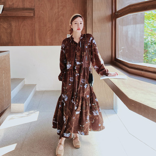 美拉德咖色复古气质高级感连衣裙女2026春季新款中长款时尚碎花裙