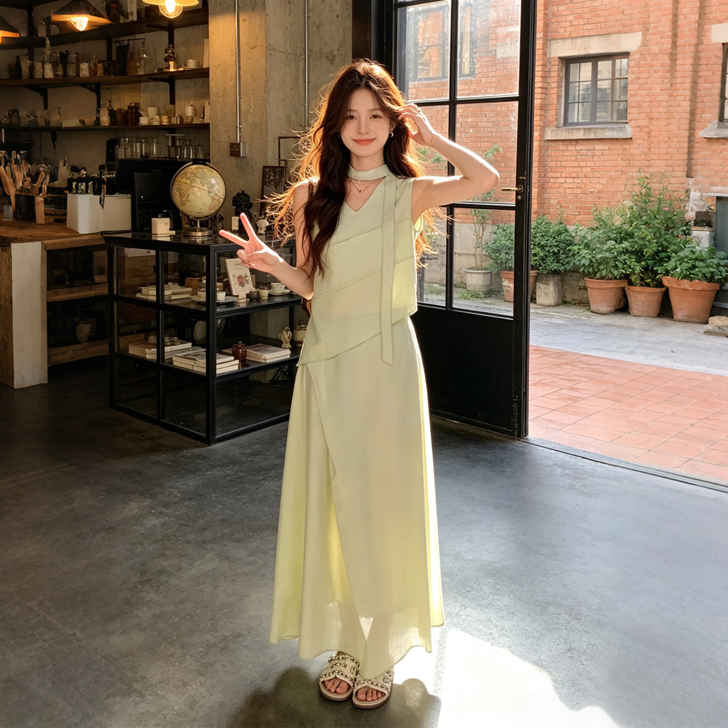 浅绿色度假风穿搭套装女2026夏季新款不规则V领背心半身裙两件套