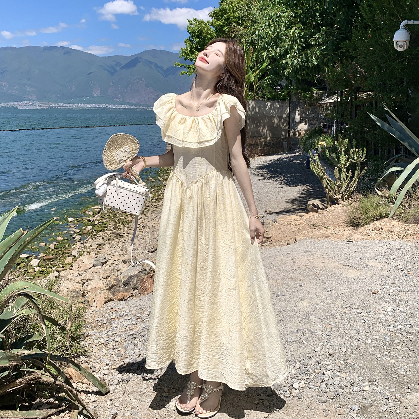 黄色温柔甜美少女感连衣裙2026新款夏日海岛绝美度假风露肩A字裙