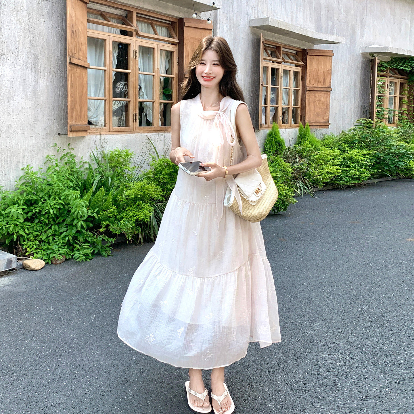法式温柔风刺绣无袖连衣裙女夏