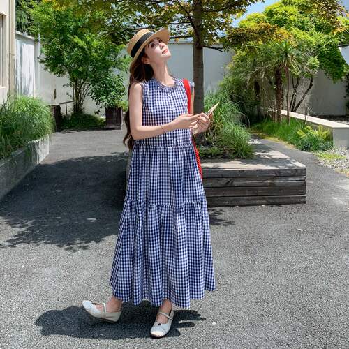 法式复古盐系松弛感无袖连衣裙女2026新款夏日时尚休闲格纹背心裙