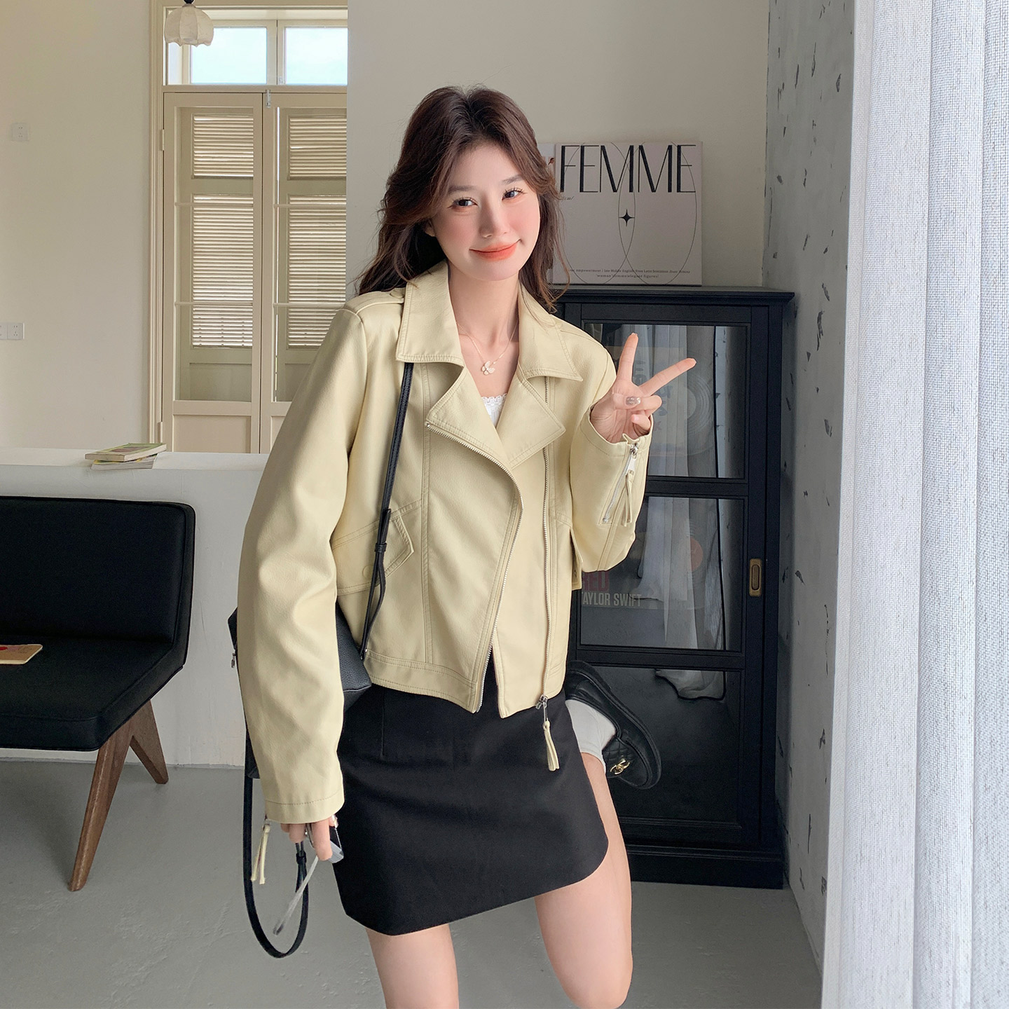 浅黄色休闲复古风翻领外套女2026秋季新款韩式小个子酷飒风PU夹克