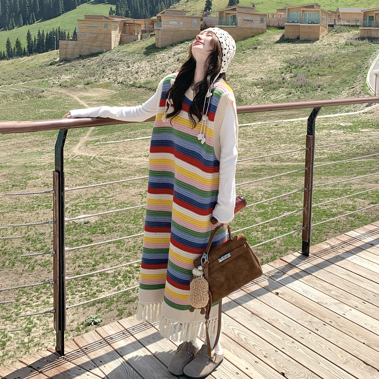 早春超好看多巴胺彩色条纹针织连衣裙女中长款2026新款休闲背心裙