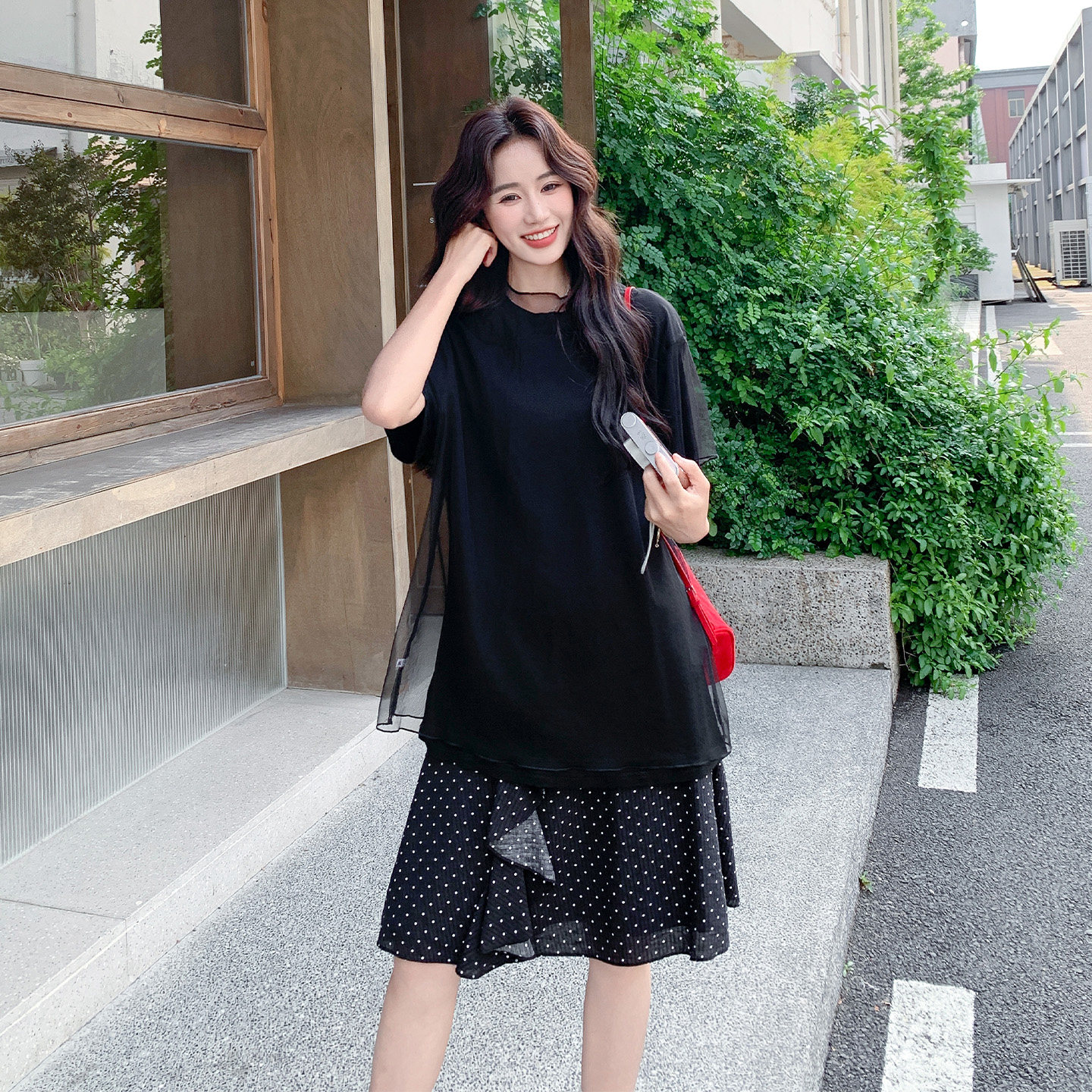 黑色松弛感三件套女2026初夏新款网纱罩衫休闲T恤波点半身裙套装
