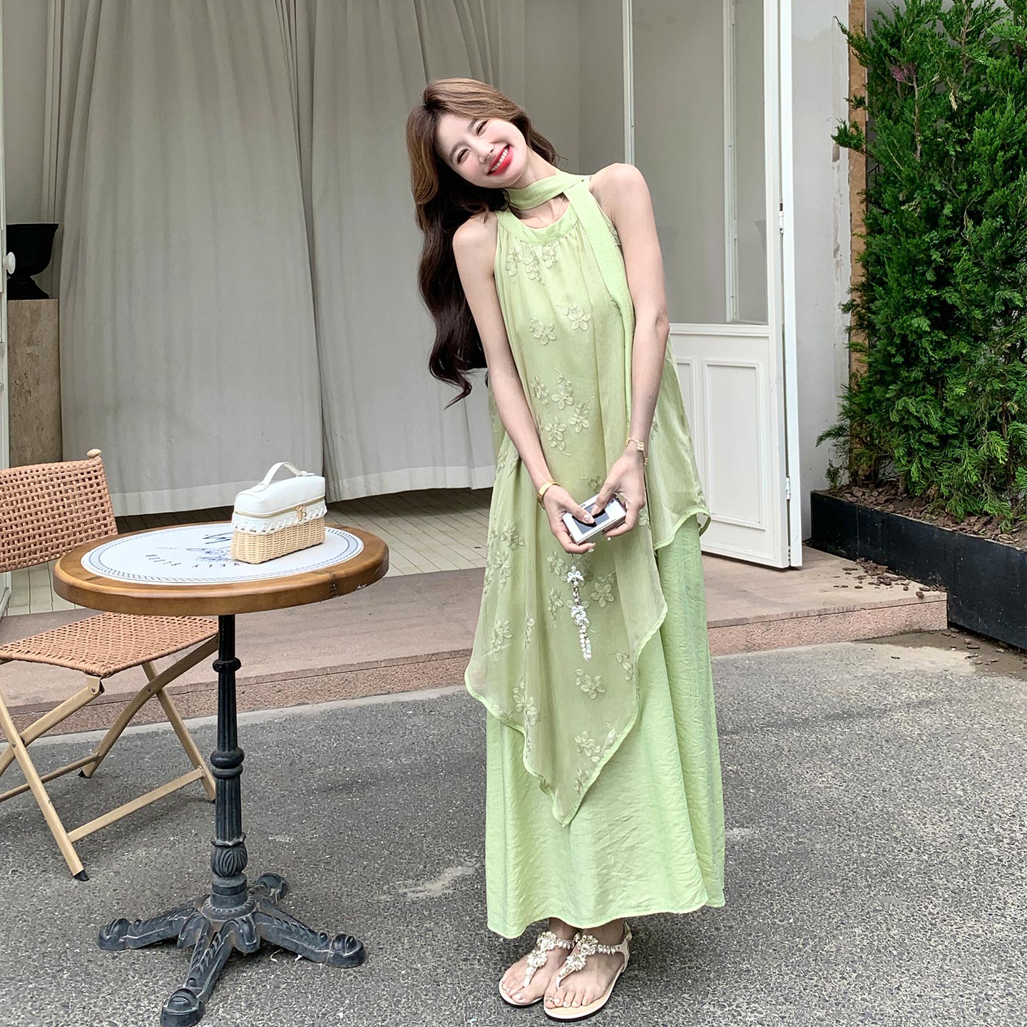 森系浪漫小清新度假风连衣裙女2026夏日绝美独特巨好看刺绣挂脖裙