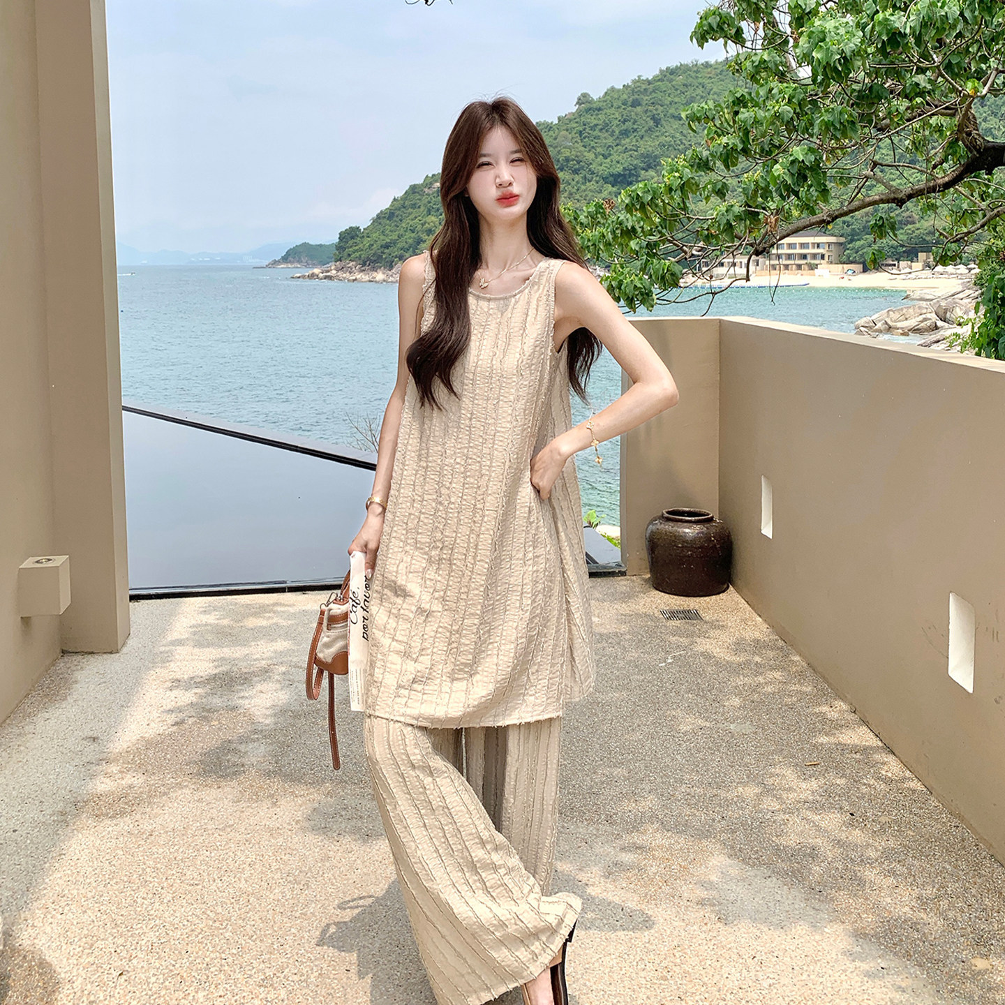 卡其色别致休闲风夏日肌理感套装女2026新款无袖上衣阔腿裤两件套