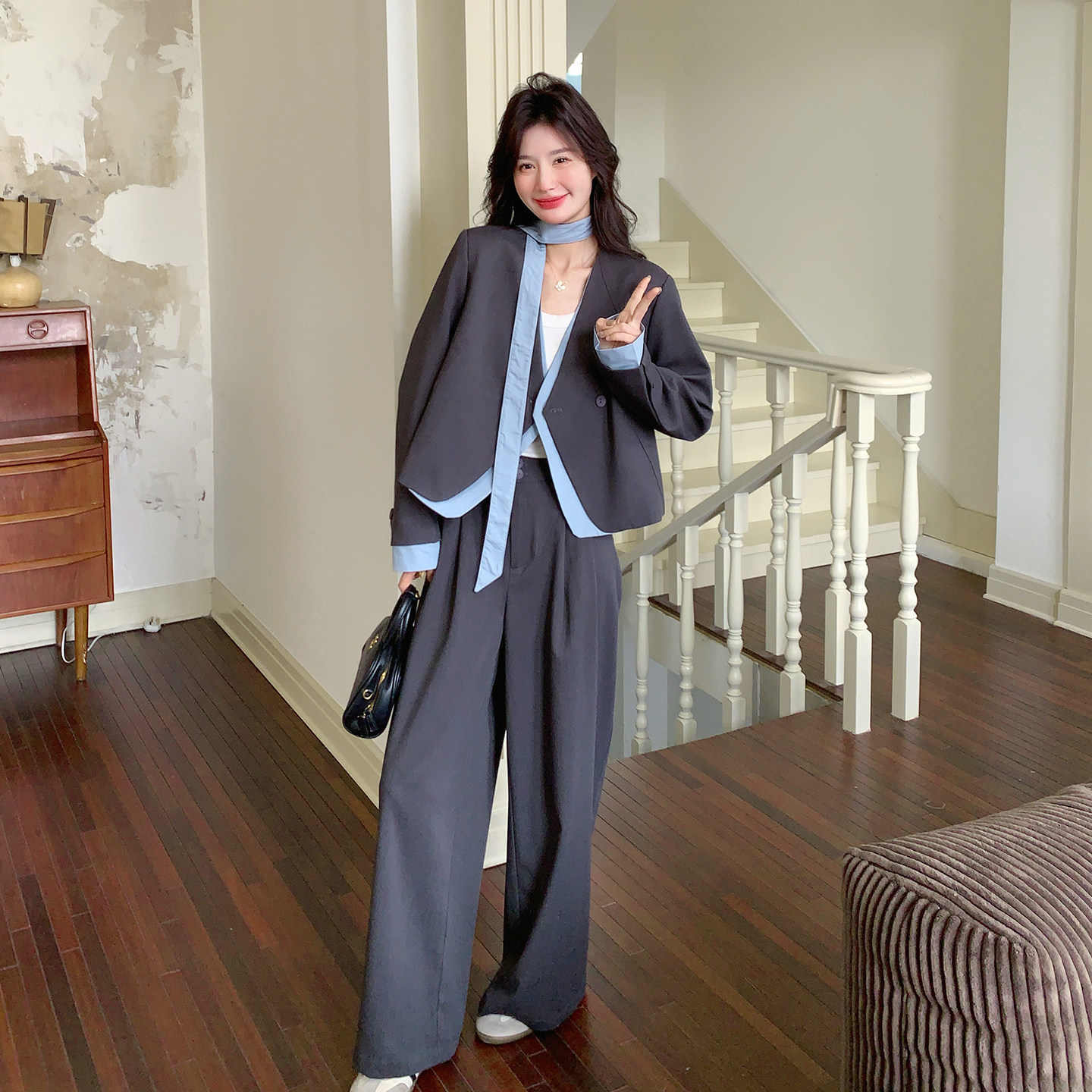 独特设计感漂亮套装女2026春季新款韩系撞色V领西装阔腿裤两件套