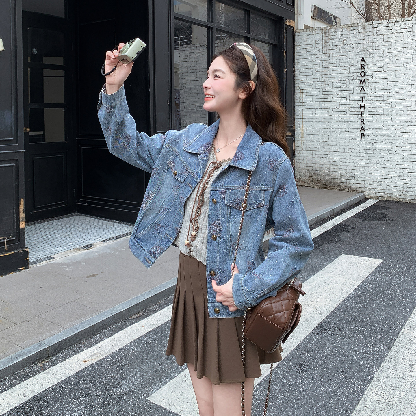 今年流行爆款时尚烫钻牛仔外套女2026春季新款时髦洋气高级感上衣