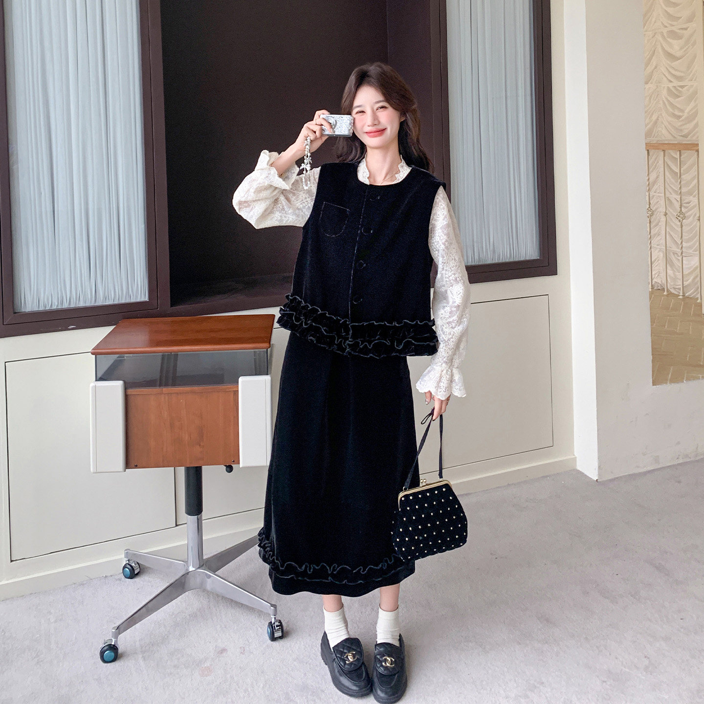 黑色法式优雅浪漫风丝绒花边马甲套装女2026春天新款半身裙两件套