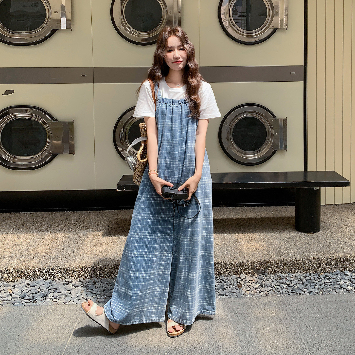 蓝色韩系松弛感撞色格纹牛仔背带裤女2026春新款休闲时尚宽松长裤
