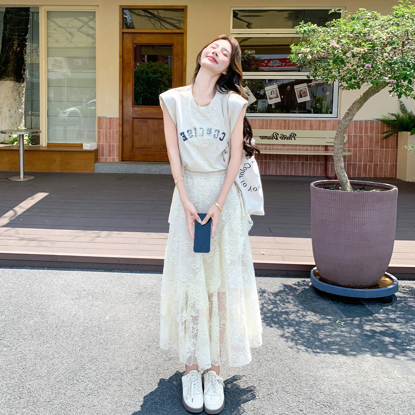 法式蕾丝连衣裙女夏白色网纱
