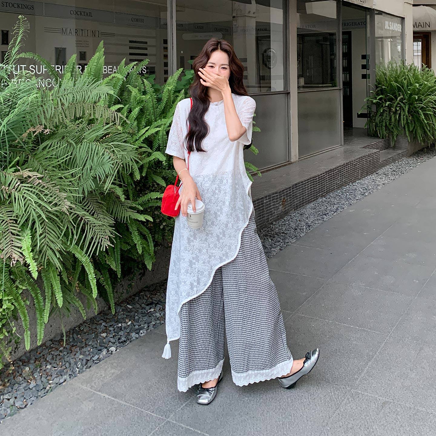 小清新松弛感套装女2026夏季新款不规则蕾丝上衣格纹阔腿裤两件套