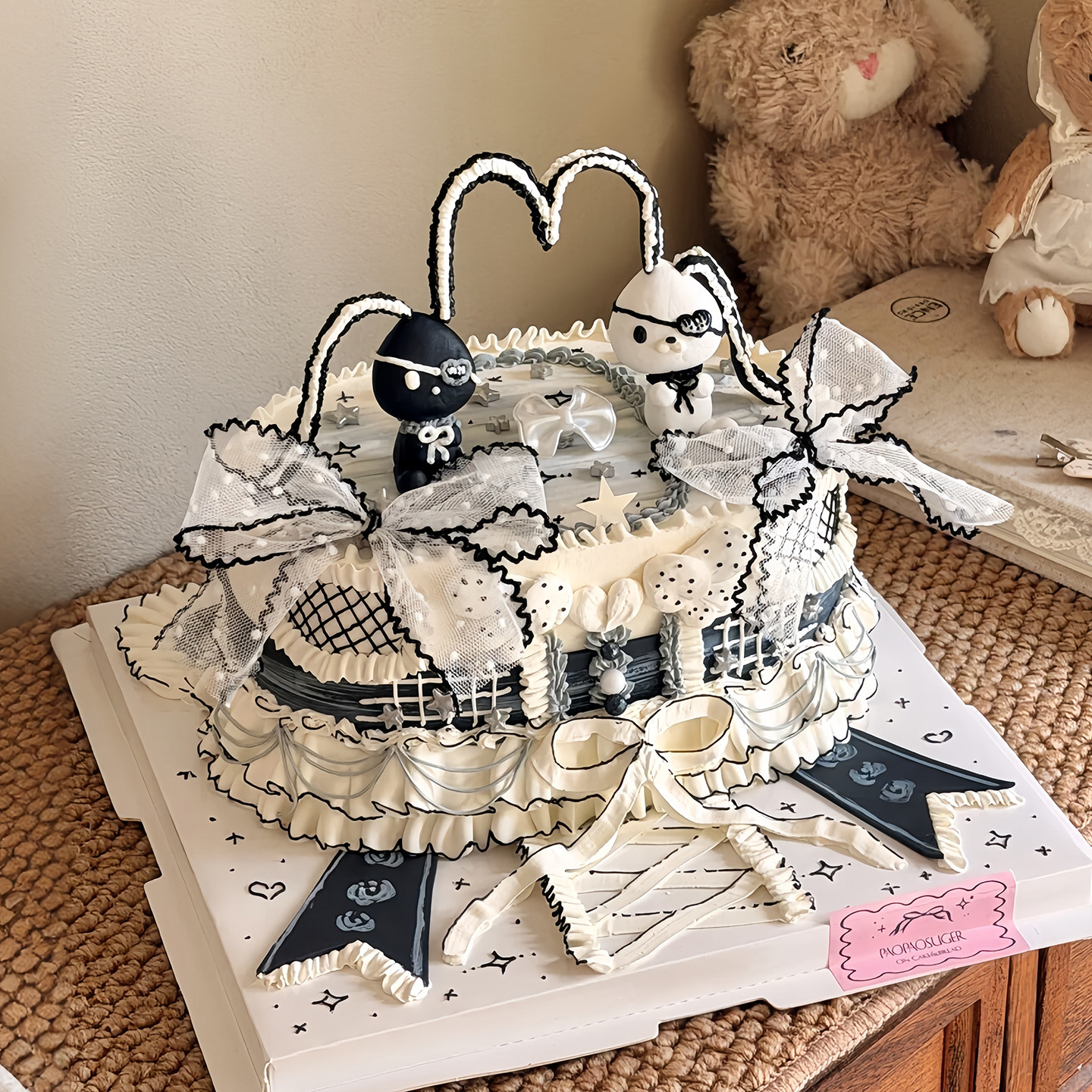卡通黑白小兔子生日蛋糕装饰