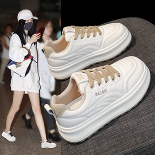 超火小白鞋女新款厚底百搭增高面包鞋轻便小众运动板鞋学生运动鞋