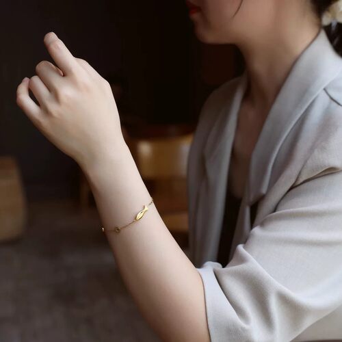 【巧思缀链！跳出常规】新潮女士金色鱼形装饰品手链