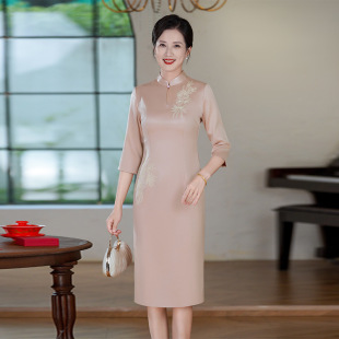 粉色妈妈婚宴装旗袍2025新款十月结婚喜婆婆刺绣礼服长袖高端