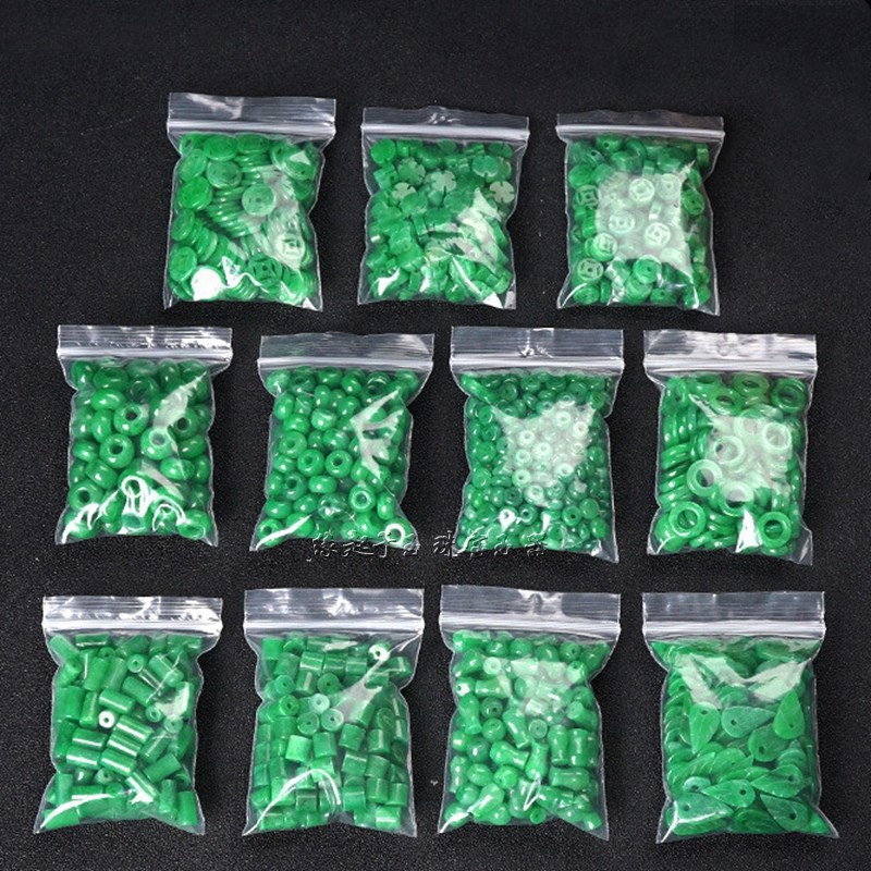 干青铁龙生翡翠散珠祖母绿摆件