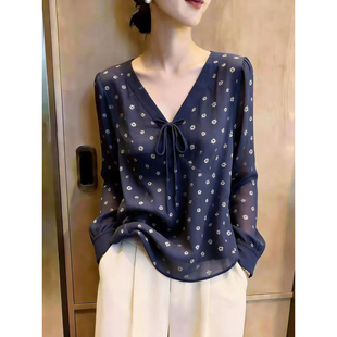 高级小众别致通勤风V领碎花衬衫女藏蓝色系带长袖上衣显瘦超好看