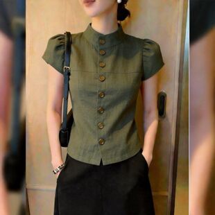 法式高级感洋气立领短袖排扣上衣女2026春季新款军绿色显瘦气质