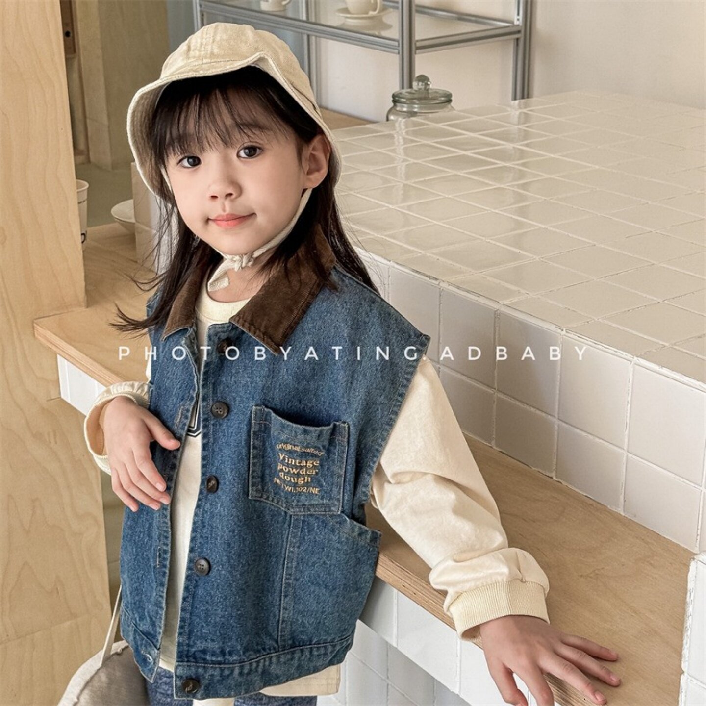 春季童装儿童时尚牛仔马甲2026新款男童女宝时尚休闲背心上衣外套