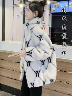 做衣服Q253皮草外套女短款新款羊剪绒皮毛一体羊羔毛大衣裁剪纸样
