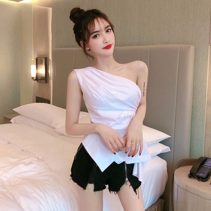 2023新款韩版不规则设计感衬衫女心机小众斜露肩卡腰褶皱时尚上衣