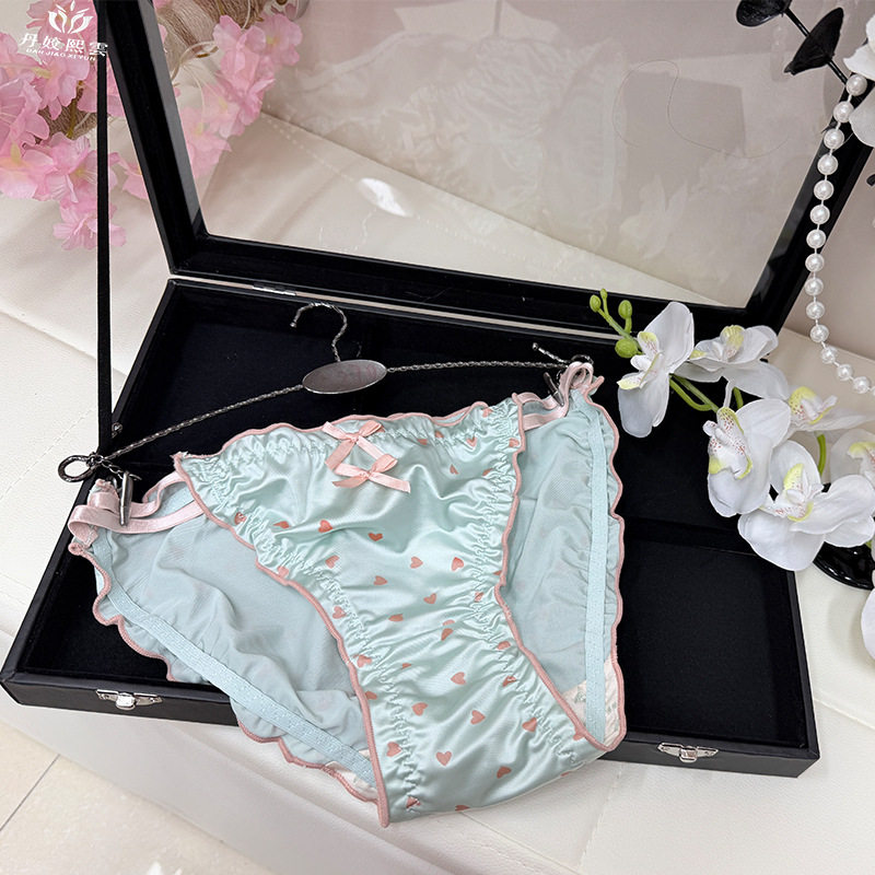 薄荷绿油光缎面爱心内裤女低腰纯女三角裤
