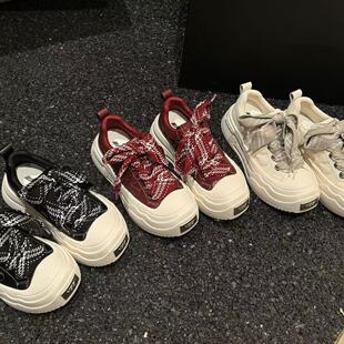 【现货】H55女鞋伦敦曼波2026春季新款格纹鞋带解构增高厚底板鞋