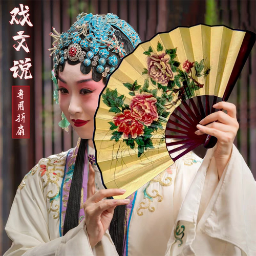 绢布质地柔软光滑，触感细腻